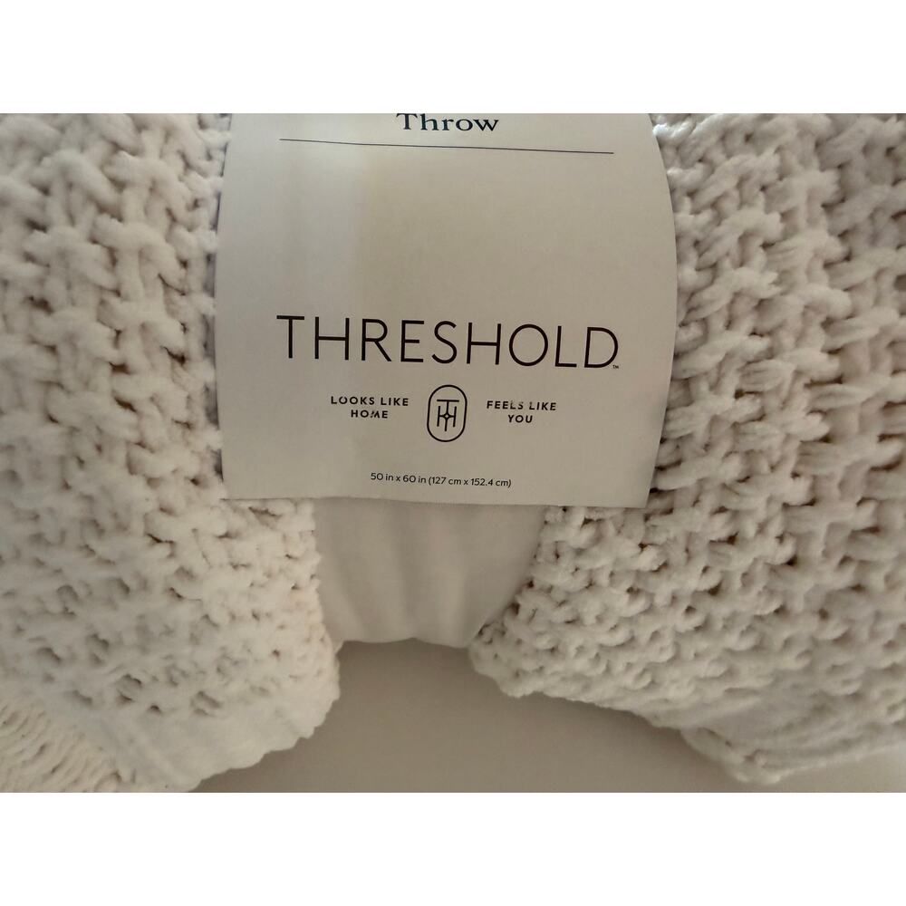 Threshold Chunky Knit Throw Blanket White 50x60 Soft Chenille NWT Target - Picture 2 of 4